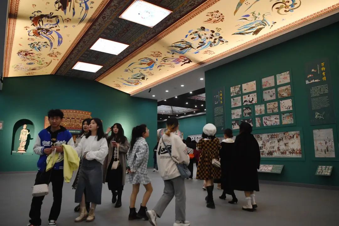 “觉色敦煌 莫高精神”敦煌石窟艺术展