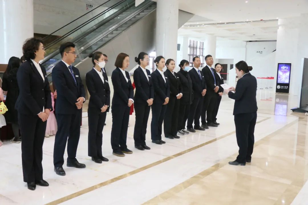敦煌大剧院幕后工作人员