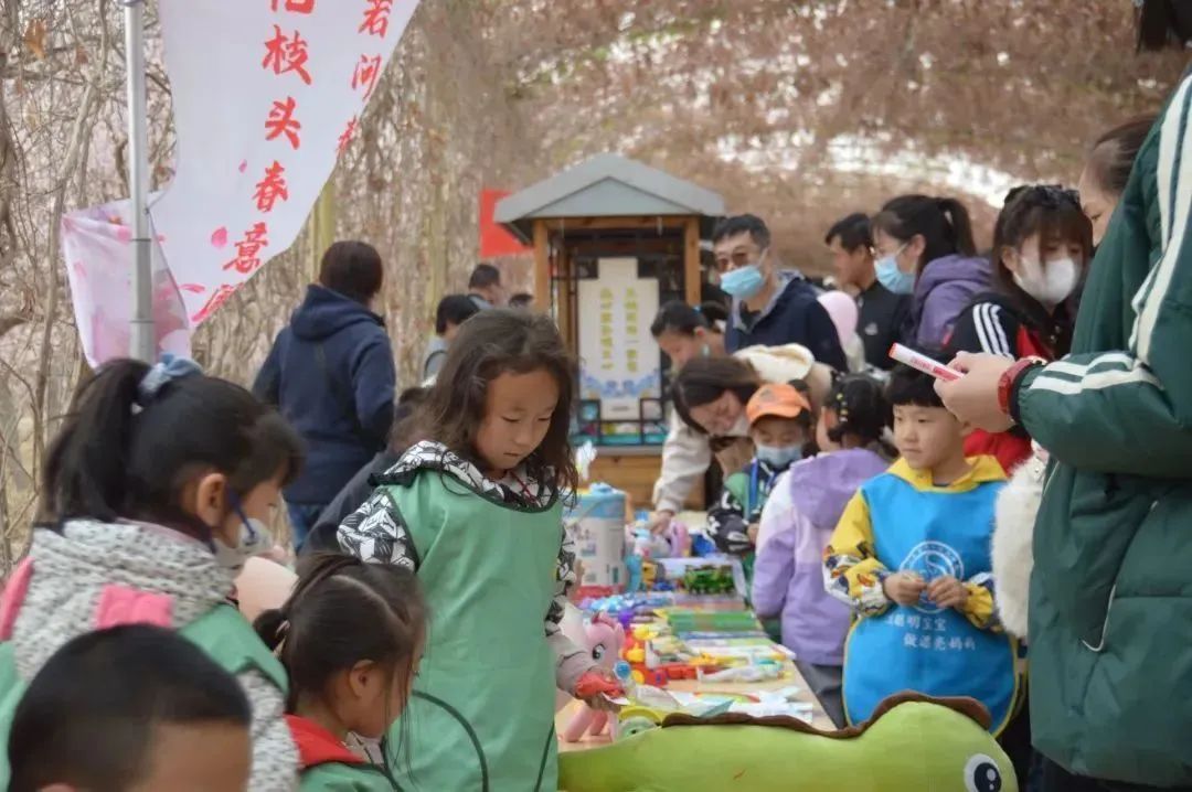 月牙泉镇旅游
