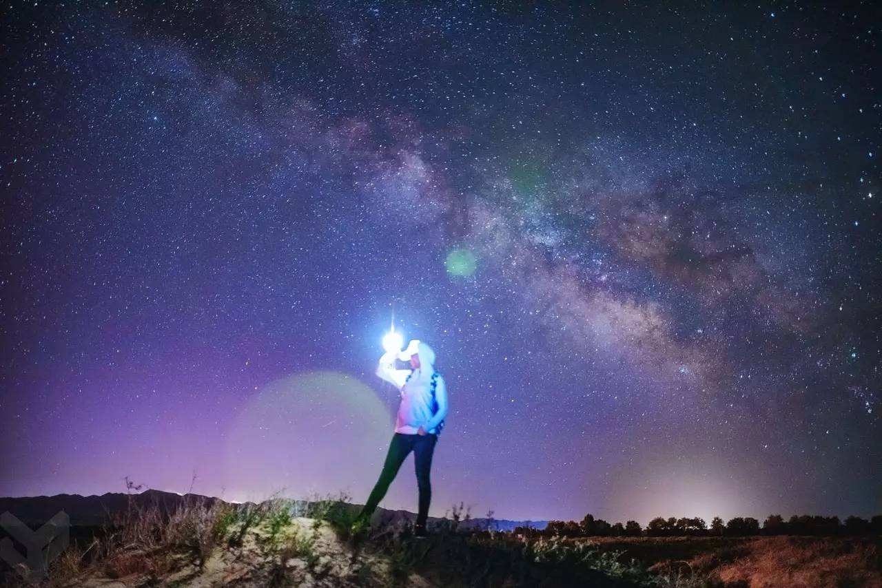 沙漠露宿