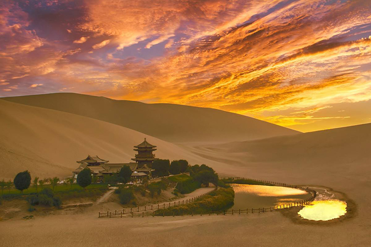 鸣沙山月牙泉旅游